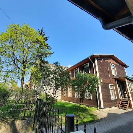 דירה With A Terrace And A Hot Tub