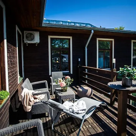 דירה With A Terrace And A Hot Tub *