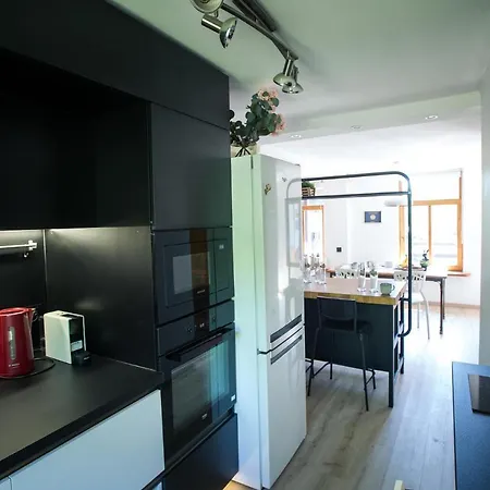 With A Terrace And A Hot Tub Apartment *