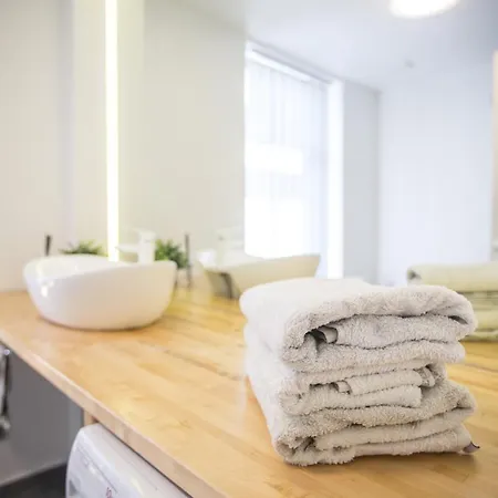 With A Terrace And A Hot Tub Apartment *