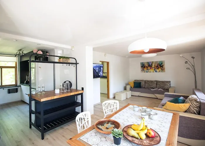 Dzīvoklis With A Terrace And A Hot Tub Riga