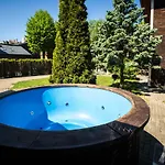 Apartamento With A Terrace And A Hot Tub